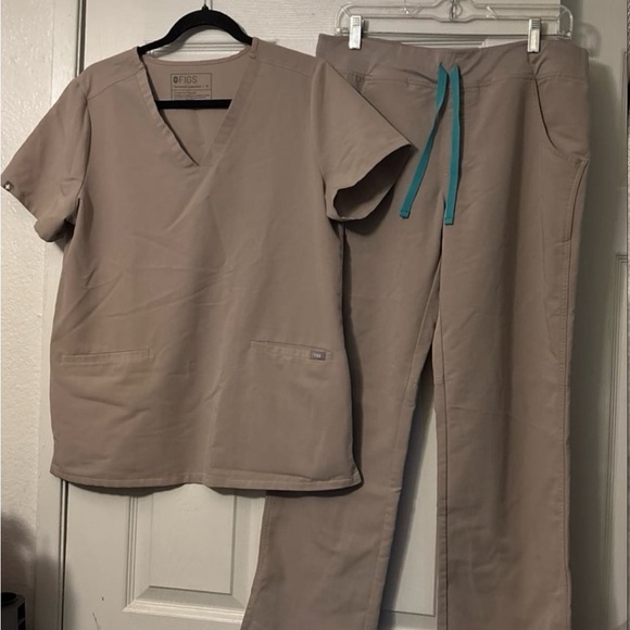 Figs Tops - Figs Beige Technical Scrub Top